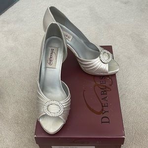 Dyeables Halle satin shoes sz 6B bridal heels